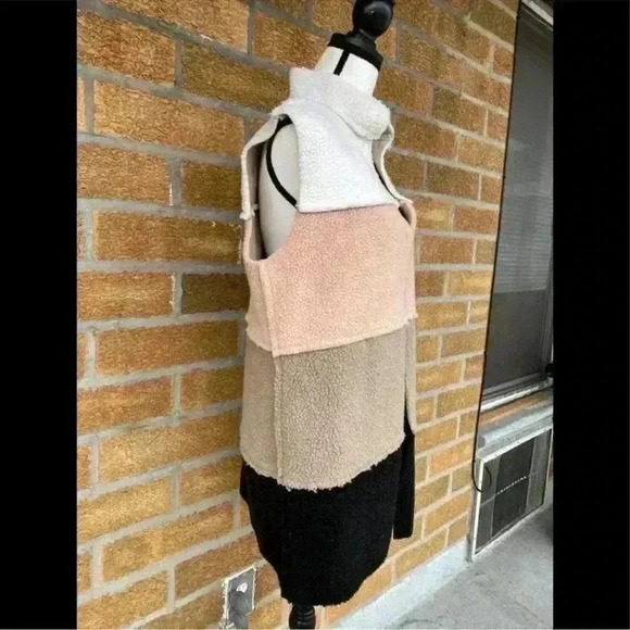Leuname mar Faux Shearling Contrast
Vest medium - Picture 3 of 9